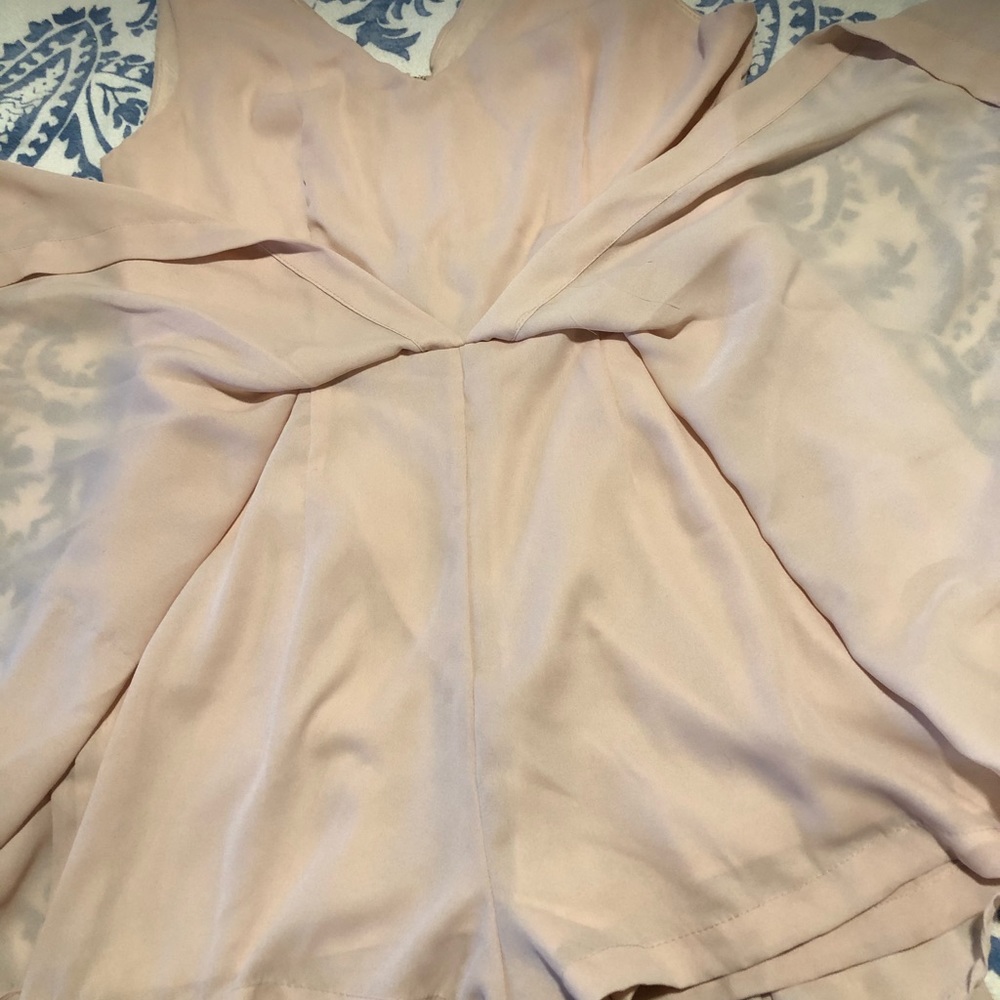 Like pink romper - Picture 2 of 2